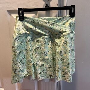 HALARA - NWT - Size M - Floral Green Skirt